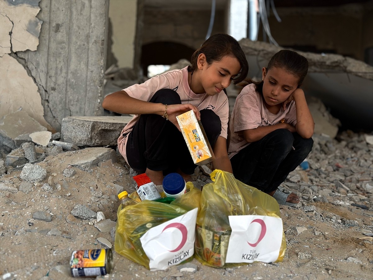 Türk Kızılay, Gazze kentinin yıkıntılarla dolu mahallelerinde yaşam mücadelesi veren sivillere...