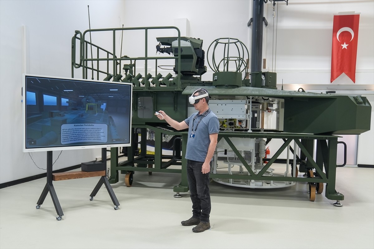 Türk savunma sanayisinin 28 Ekim'de teslimatına başlayacağı ALTAY Ana Muharebe Tankı'nın kullanıcı...