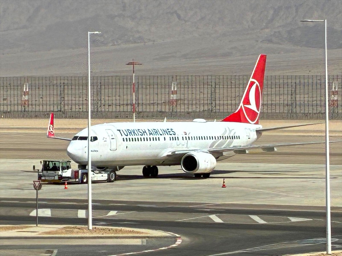 Türk ve diğer ülke vatandaşı onlarca aktivisti alıkonuldukları İsrail'den alıp İstanbul'a...