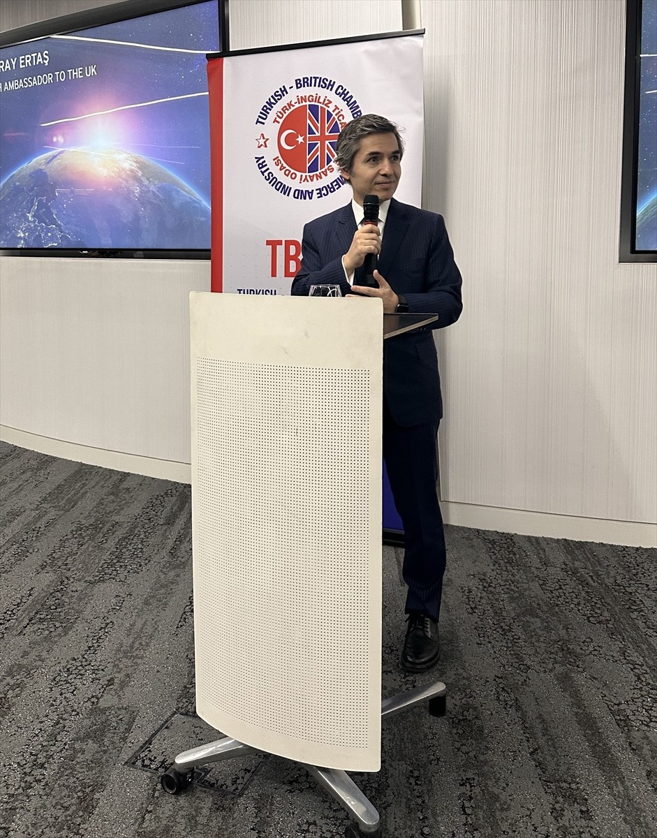 Türk ve İngiliz iş insanları, Türk-İngiliz Ticaret ve Sanayi Odasının (TBCCI) etkinliğinde bir...