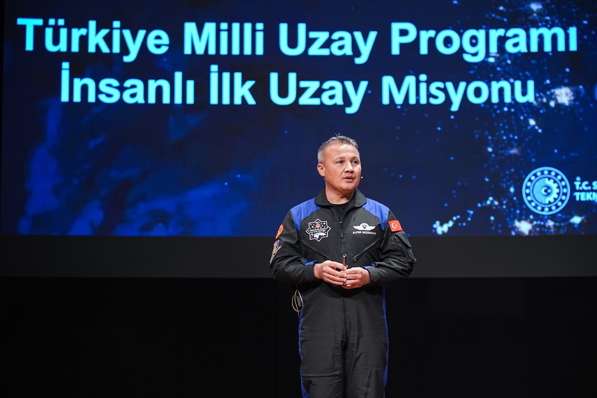 Türkiye'nin ilk astronotu Alper Gezeravcı, İstanbul Üniversitesi-Cerrahpaşa Mühendislik Fakültesi...