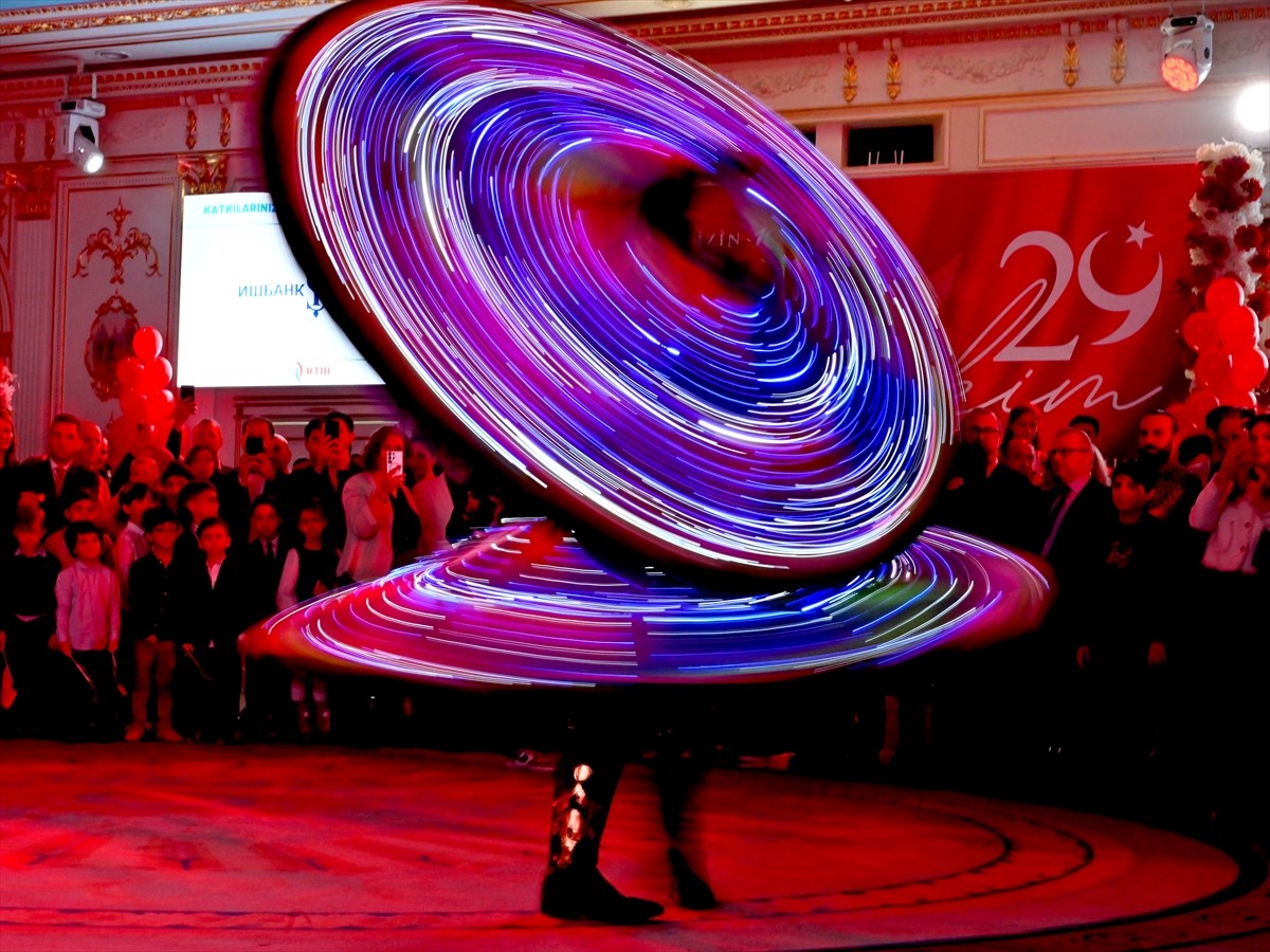 Türkiye Cumhuriyeti’nin kuruluşunun 102. yılı nedeniyle Rusya’nın başkenti Moskova’da Türk toplumu...