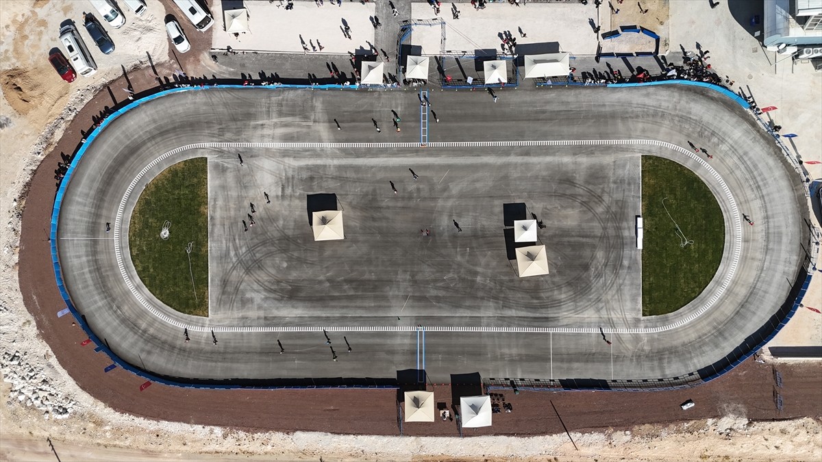 Türkiye Kaykay Federasyonu Başkanı Fahrettin Yıldız, federasyonun son bir yıl içinde yürüttüğü...