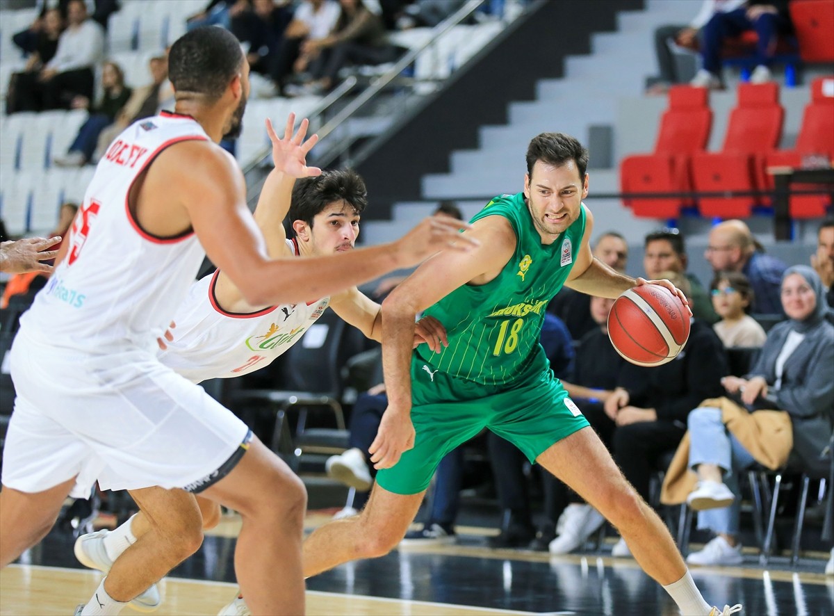 Türkiye Sigorta Basketbol Süper Ligi’nin 3. haftasında Glint Manisa Basket ile Esenler Erokspor...