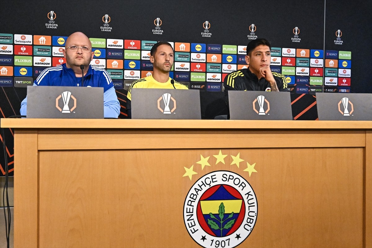 UEFA Avrupa Ligi'nin üçüncü haftasında Alman ekibi Stuttgart'ı konuk edecek Fenerbahçe'de teknik...