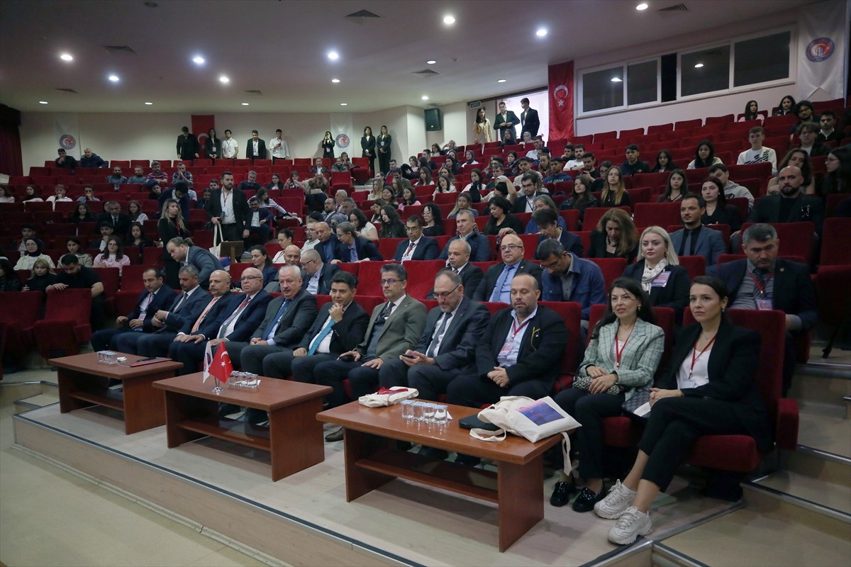 Ulaştırma ve lojistik alanında akademi, kamu ve sektör temsilcilerini bir araya getiren "9....