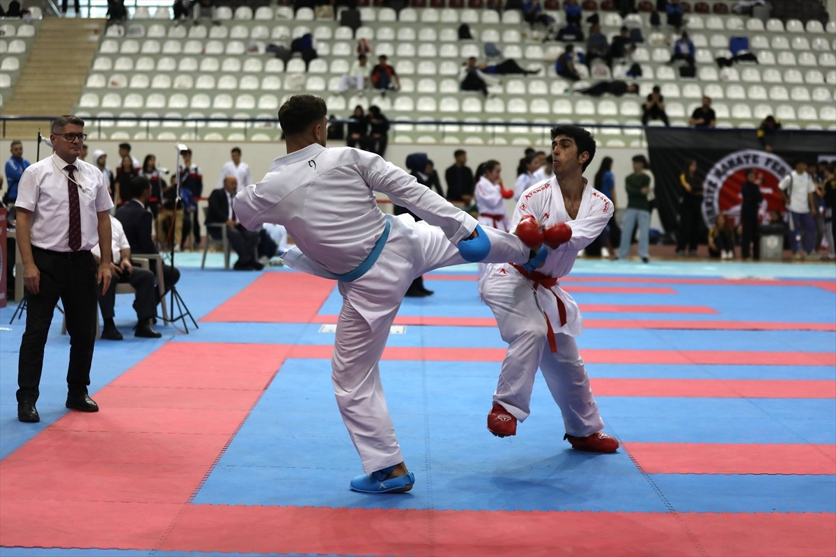 Ümit, Genç ve 21 Yaş Altı Türkiye Karate Şampiyonası sona erdi. Türkiye Karate Federasyonu...
