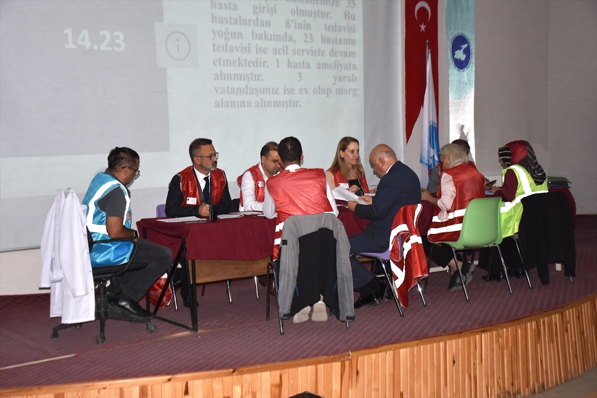 Van Yüzüncü Yıl Üniversitesi (YYÜ) Dursun Odabaş Tıp Merkezi'nde, AFAD, UMKE, polis ve 112 Acil...