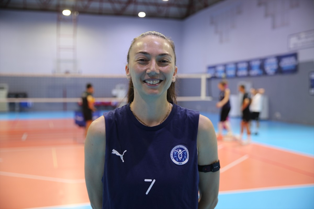 Vodafone Sultanlar Ligi ekiplerinden Aydın Büyükşehir Belediyespor Kadın Voleybol Takımı, 11 yeni...
