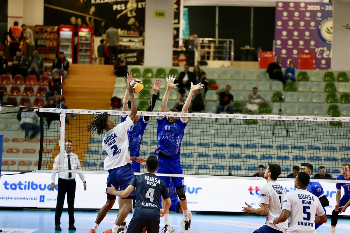 Voleybol SMS Grup Efeler Ligi'nin ilk haftasında Bursa Büyükşehir Belediyespor ile Gebze...