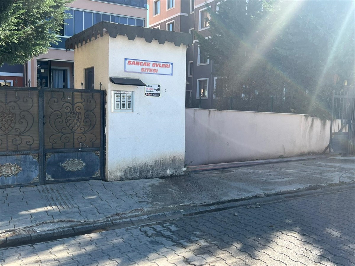 Yalova'nın Altınova ilçesinde eşi tarafından tabancayla vurulan kadın, yaşamını yitirdi. 