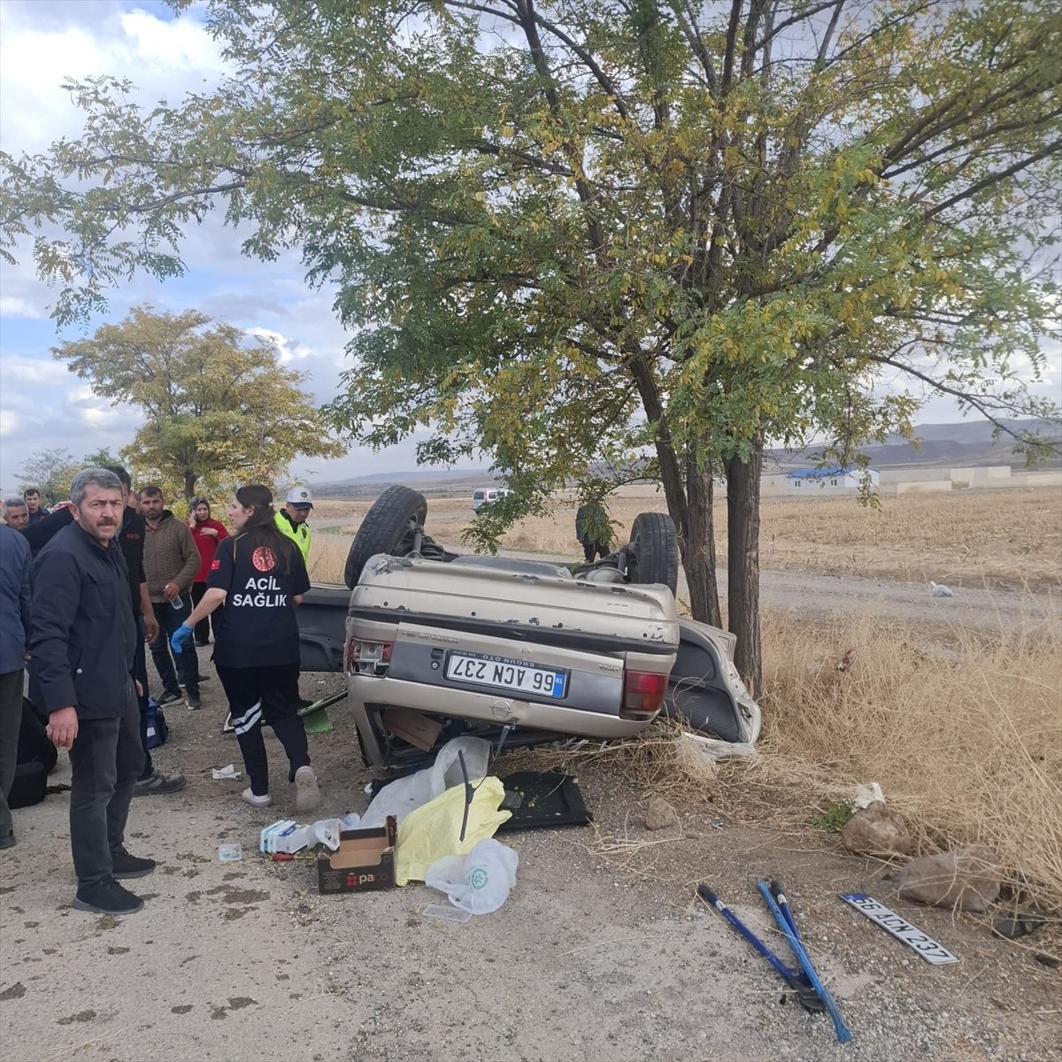 Yozgat'ın Yerköy ilçesinde otomobilin devrilmesi sonucu 1 kişi hayatını kaybetti, 1 kişi...