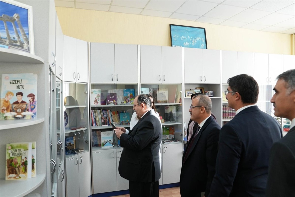 Yüksek Seçim Kurulu (YSK) Başkanı Ahmet Yener (sol 2), 2. Uluslararası Seçim Forumu’na katılmak...