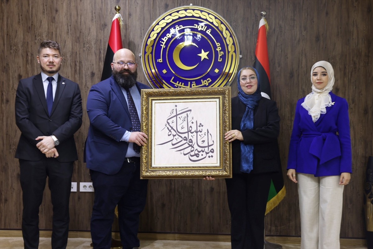 Yunus Emre Enstitüsü (YEE) Libya Koordinatörü Dr. Ahmet Yusuf Özdemir (sol 2), Libya Kadın...