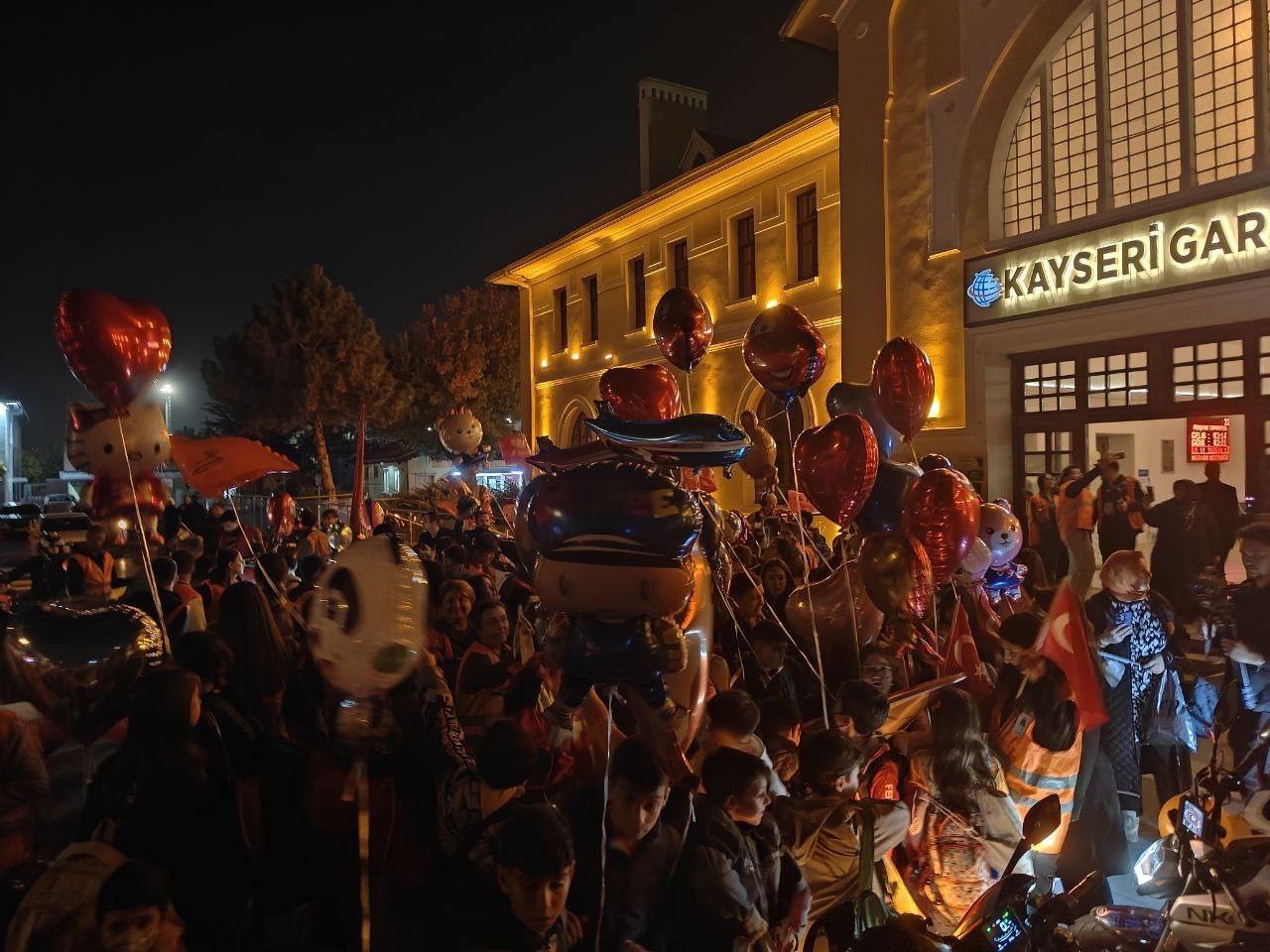 02-08 KASIM LÖSEMİLİ ÇOCUKLAR HAFTASI DOLAYISIYLA ANKARA’DA LÖSEMİ TEDAVİSİ GÖREREK HASTALIKLARINI...