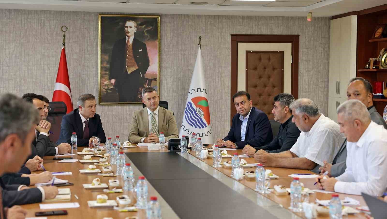 'YENİ HAL YASASI’NIN ŞEKİLLENDİRİLMESİNE YÖNELİK SON TOPLANTI, İÇ TİCARET GENEL MÜDÜRÜ ADEM BAŞAR...