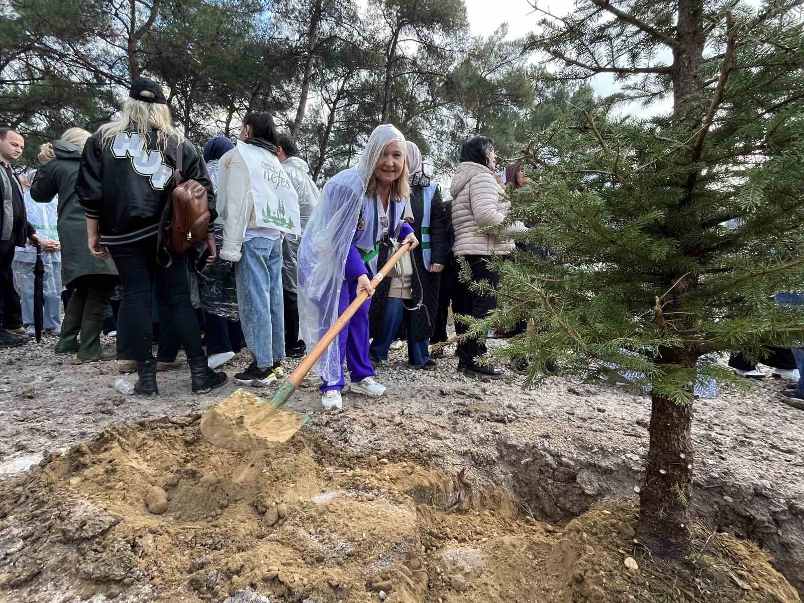 11 KASIM MİLLİ AĞAÇLANDIRMA GÜNÜ KAPSAMINDA İZMİR’DE 21 FARKLI NOKTADA 770 DEKAR ALANDA 115 BİN...