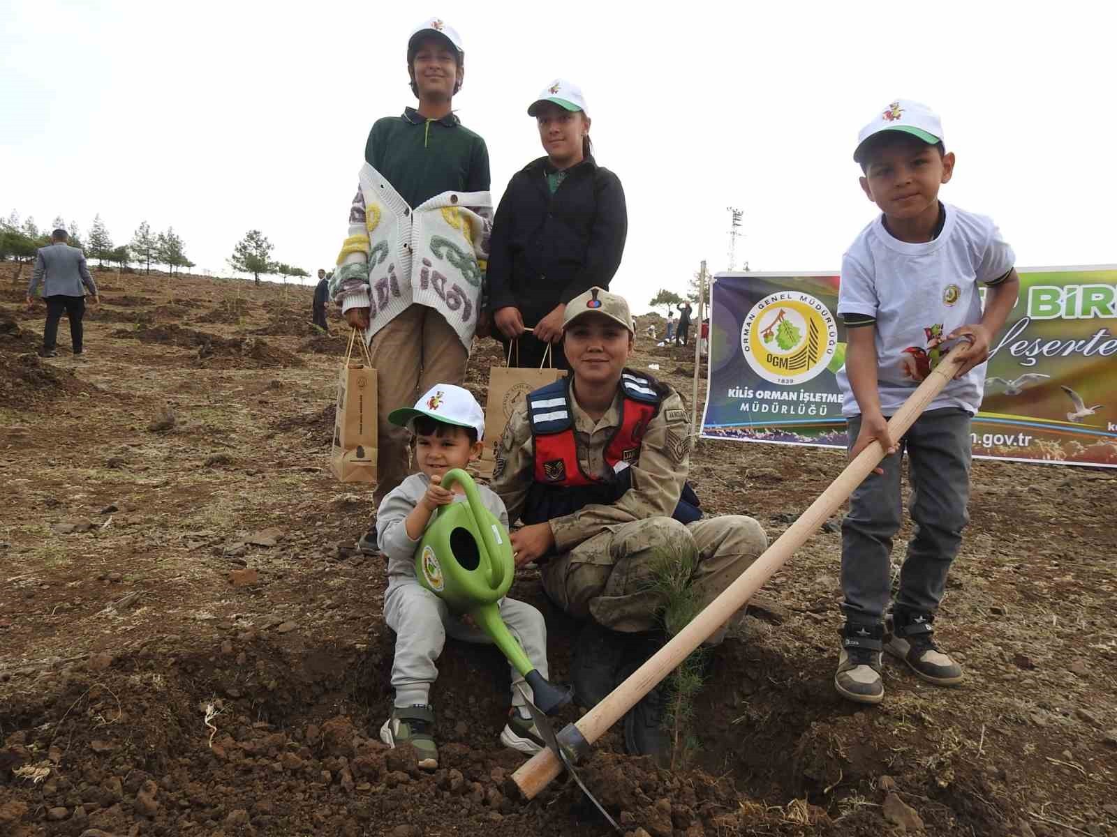 11 KASIM MİLLİ AĞAÇLANDIRMA GÜNÜ KAPSAMINDA KİLİS'TE DÜZENLENEN FİDAN DİKİMİ TÖRENİNDE BİNLERCE...