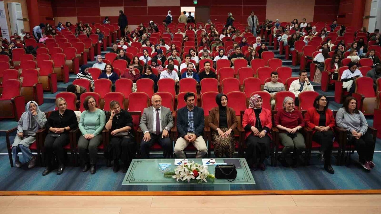 15 TEMMUZ ŞEHİTLER KONFERANS SALONU'NDA DÜZENLENEN ETKİNLİĞE; SAĞLIK BİLİMLERİ FAKÜLTESİ DEKANI...