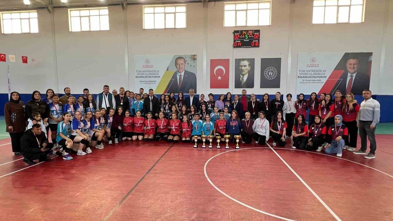 2. KÜME MAHALLİ LİG VOLEYBOL MÜSABAKALARI, TOMARZA GENÇLİK VE SPOR İLÇE MÜDÜRLÜĞÜ SPOR SALONU’NDA...