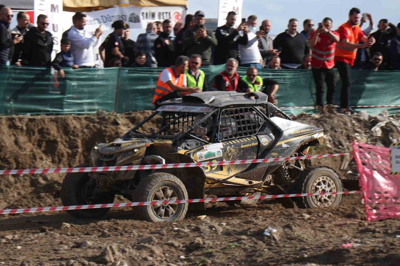 2025 TÜRKİYE OFF-ROAD ŞAMPİYONASI 6. AYAĞI SEYİRCİ ETABIYLA DEVAM ETTİ. ARAÇLARIN TOPRAK VE...