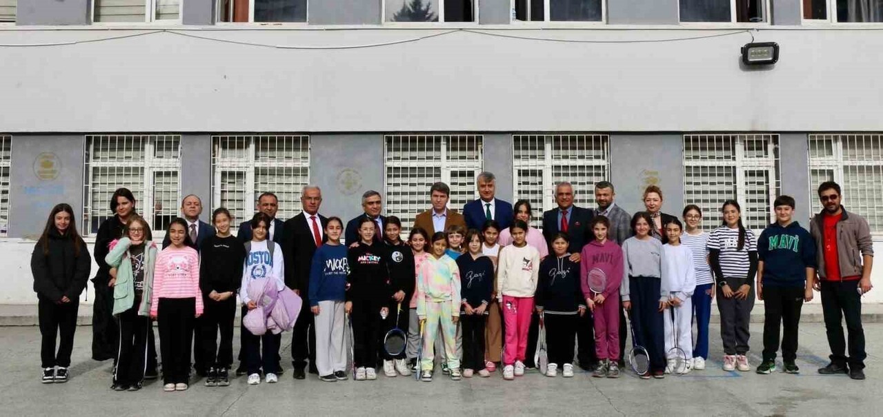 24 KASIM ÖĞRETMENLER GÜNÜ DOLAYISIYLA YAYINLADIĞI MESAJINDA ÖĞRETMENLİĞİN DÜNYANIN EN KUTSAL...