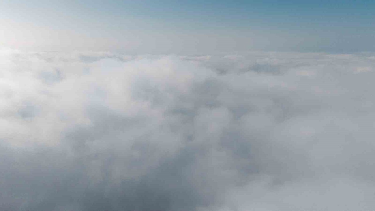 43 İLİN GEÇİŞ GÜZERGAHINDA BULUNAN KIRIKKALE'DE OLUŞAN SİS DENİZİ, KENTİ BEYAZ BİR ÖRTÜYLE SARDI....