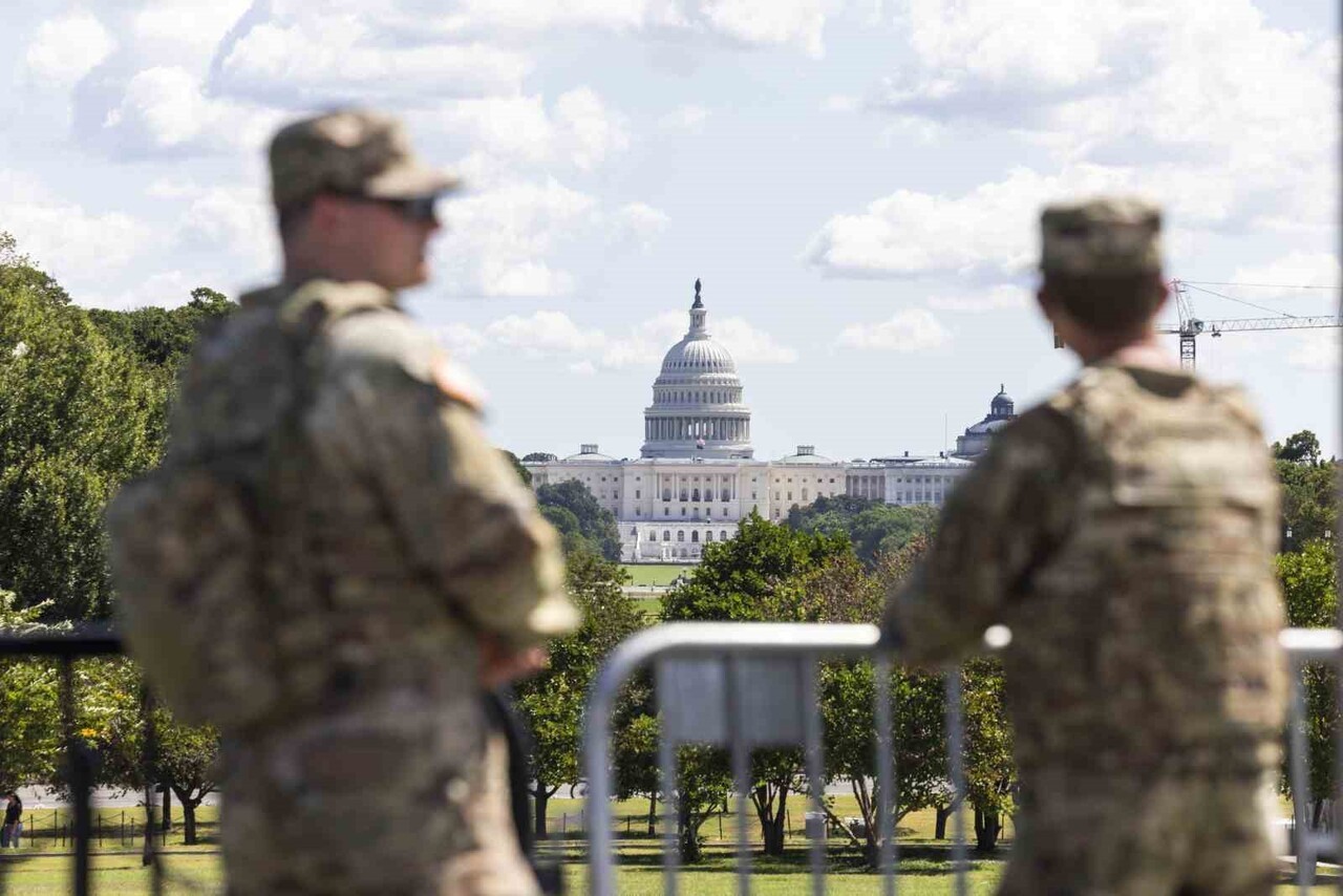 ABD’DE BEYAZ SARAY YAKINLARINDA DÜZENLENEN SİLAHLI SALDIRIDA 2 ULUSAL MUHAFIZ PERSONELİ VURULDU...