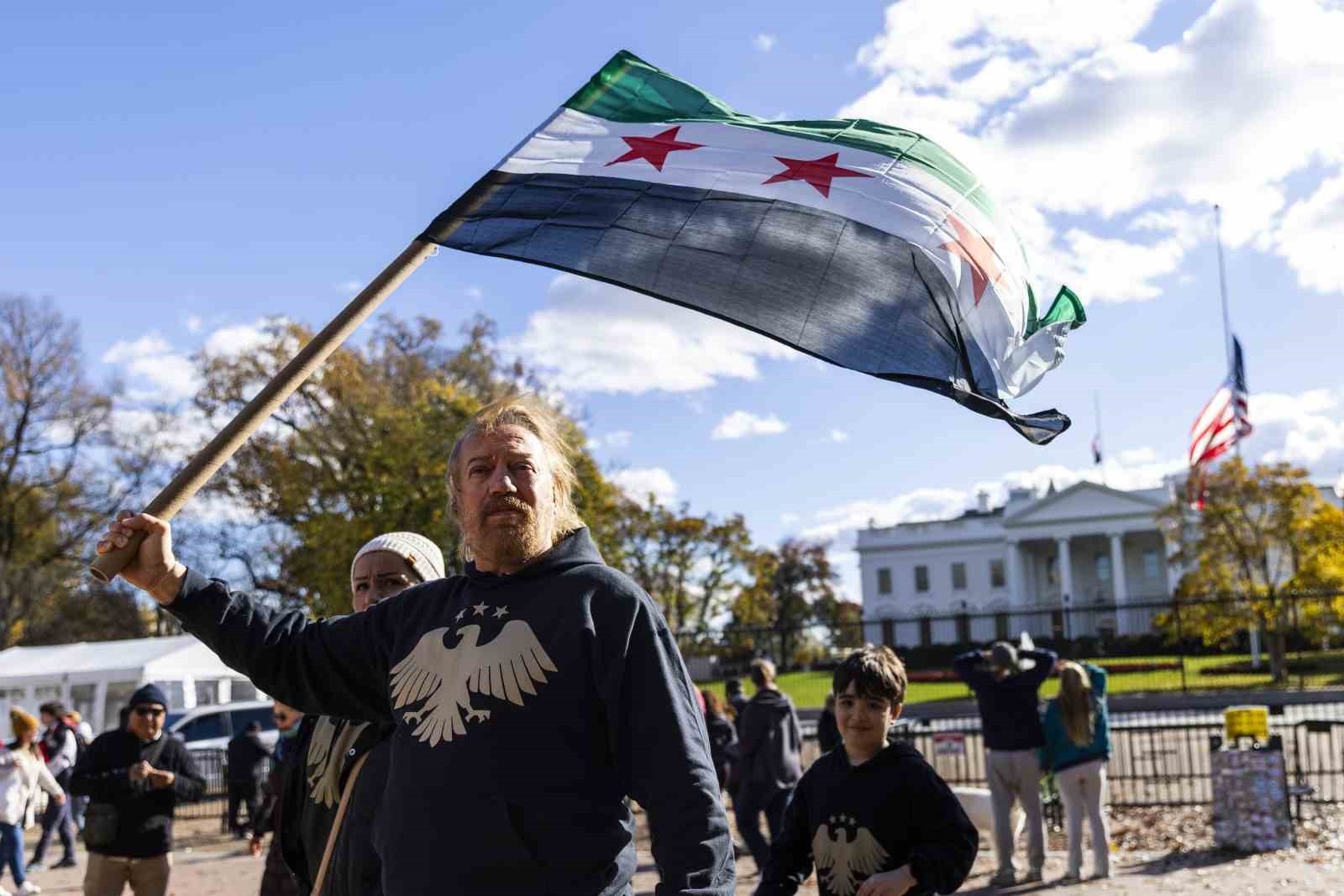 ABD’DEKİ SURİYELİLERDEN EŞ-ŞARA’YA SEVİNÇ GÖSTERİSİ