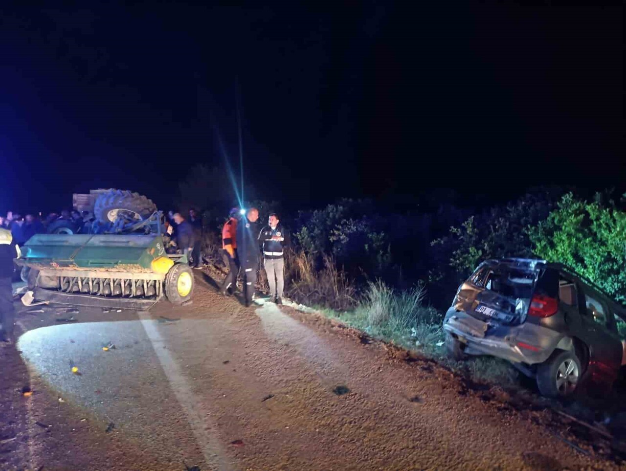 ADANA'NIN KOZAN İLÇESİNDE DÜN GECE MEYDANA GELEN ZİNCİRLEME TRAFİK KAZASINDA YARALANAN 2 KİŞİDEN...