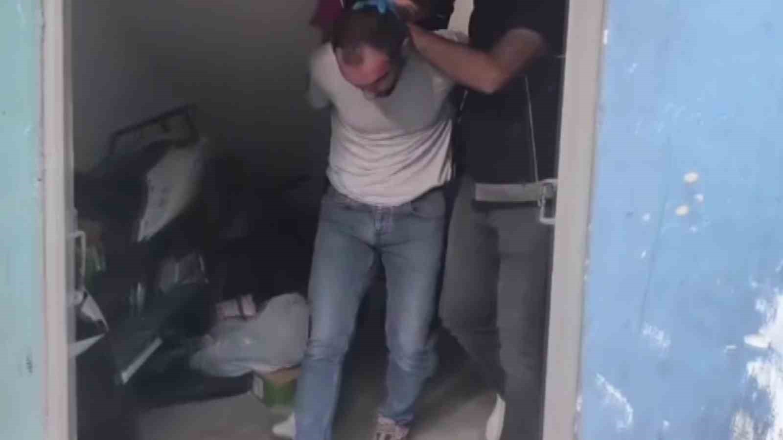 ADANA’DA BİR EVE YAPILAN BASKINDA, 472 KİLO BONZAİ ÜRETMEYE YETECEK HAMMADDE ELE GEÇİRİLDİ....