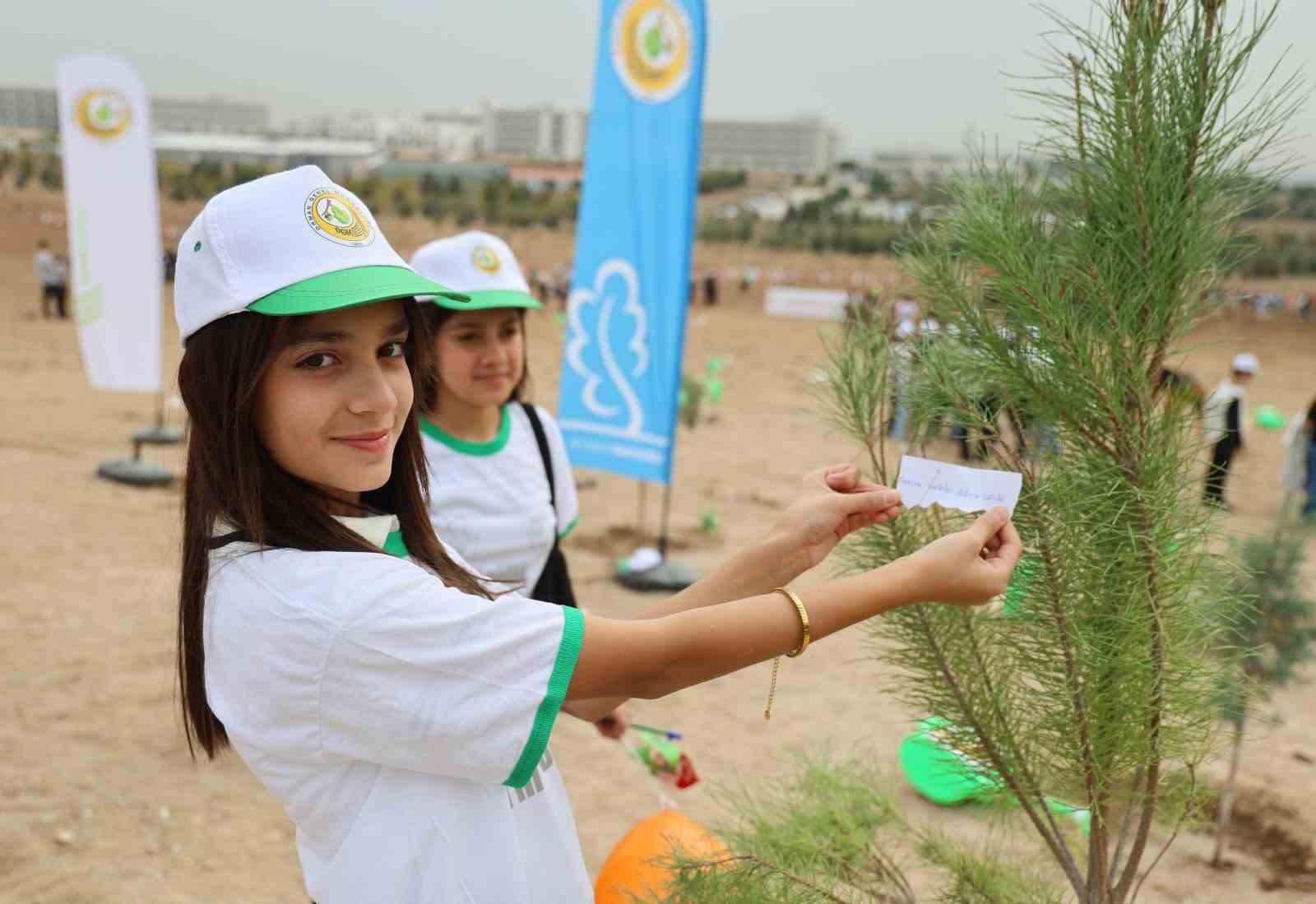 ADANA’DA, "11 KASIM MİLLİ AĞAÇLANDIRMA GÜNÜ"NDE 840 BİN FİDAN TOPRAKLA BULUŞTU.