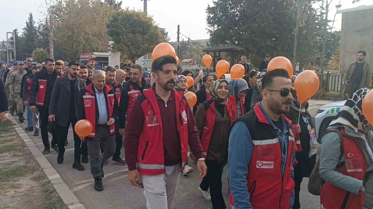 ADIYAMAN'DA 25 KASIM KADINA YÖNELİK ŞİDDETE KARŞI ULUSLARARASI MÜCADELE GÜNÜ DOLAYISIYLA YÜRÜYÜŞ...