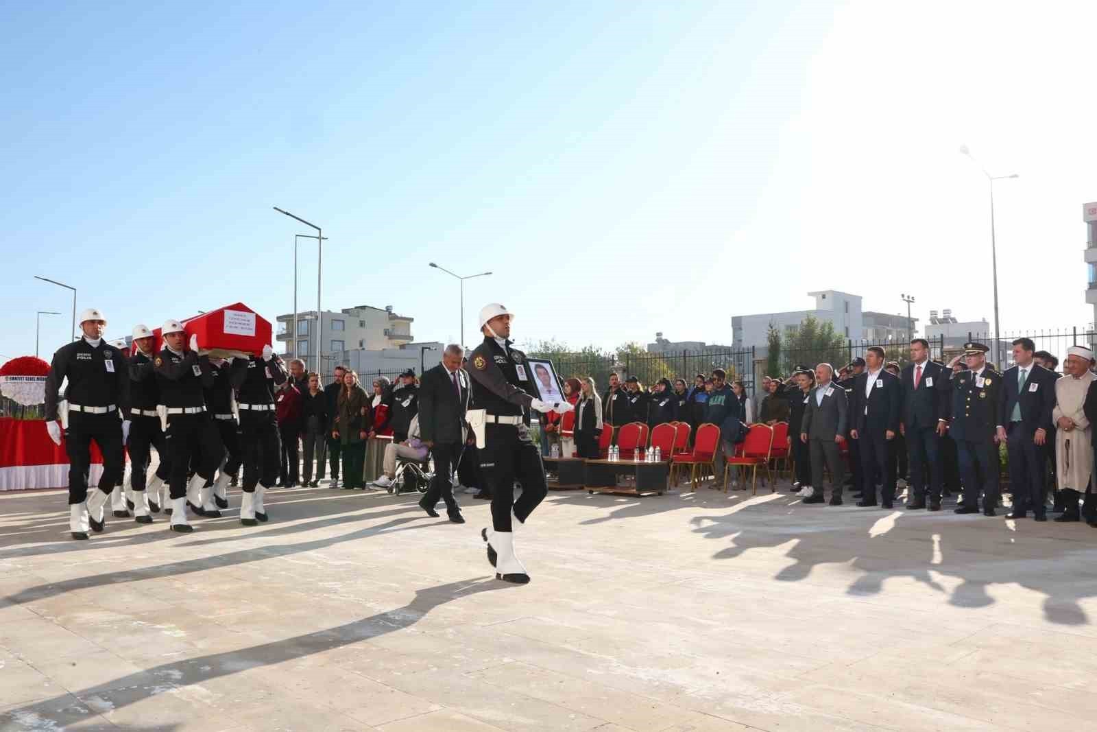 ADIYAMAN'DA, İKİ OTOMOBİLİN KAFA KAFAYA ÇARPIŞMASI SONUCU MEYDANA GELEN FECİ KAZADA AĞIR YARALANAN...