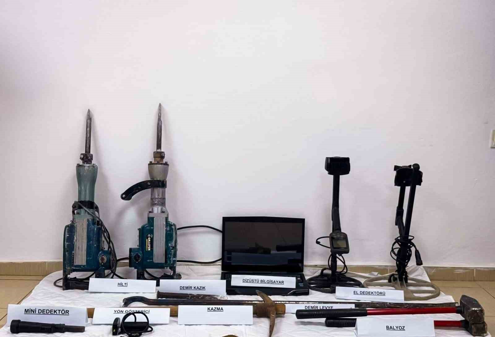 ADIYAMAN İL JANDARMA KOMUTANLIĞI EKİPLERİ, ADIYAMAN CUMHURİYET BAŞSAVCILIĞI KOORDİNESİNDE...