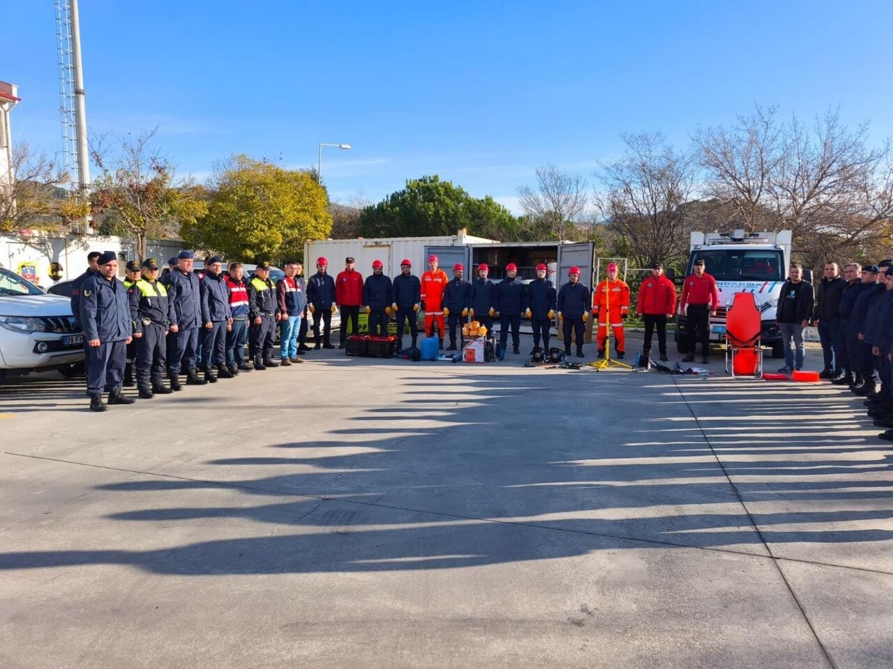 AFAD TARAFINDAN TEMİN EDİLEN ACİL MÜDAHALE EKİPMANLARIYLA DESTEKLENEN EĞİTİMLERDE 105 JANDARMA...