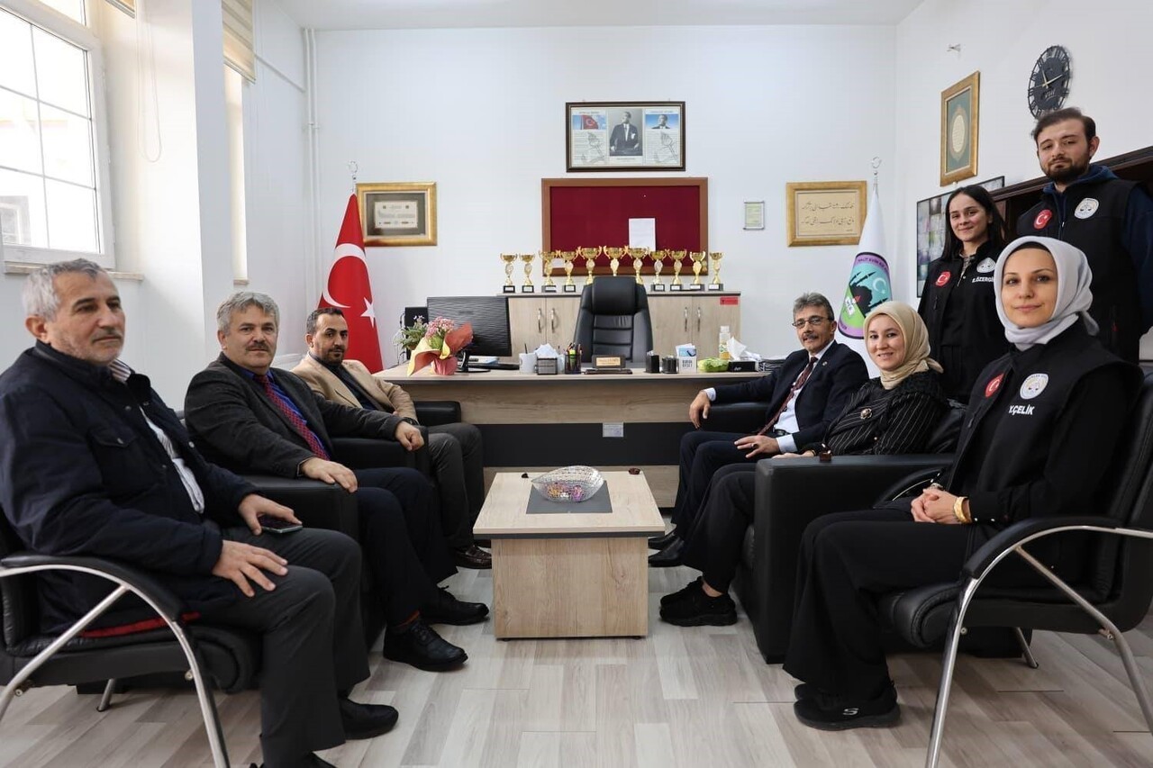 AFET FARKINDALIK EĞİTİMLERİNDE ÖĞRENCİLERLE BULUŞAN ERENLER BELEDİYE BAŞKANI ŞENOL DİNÇ, “BU...