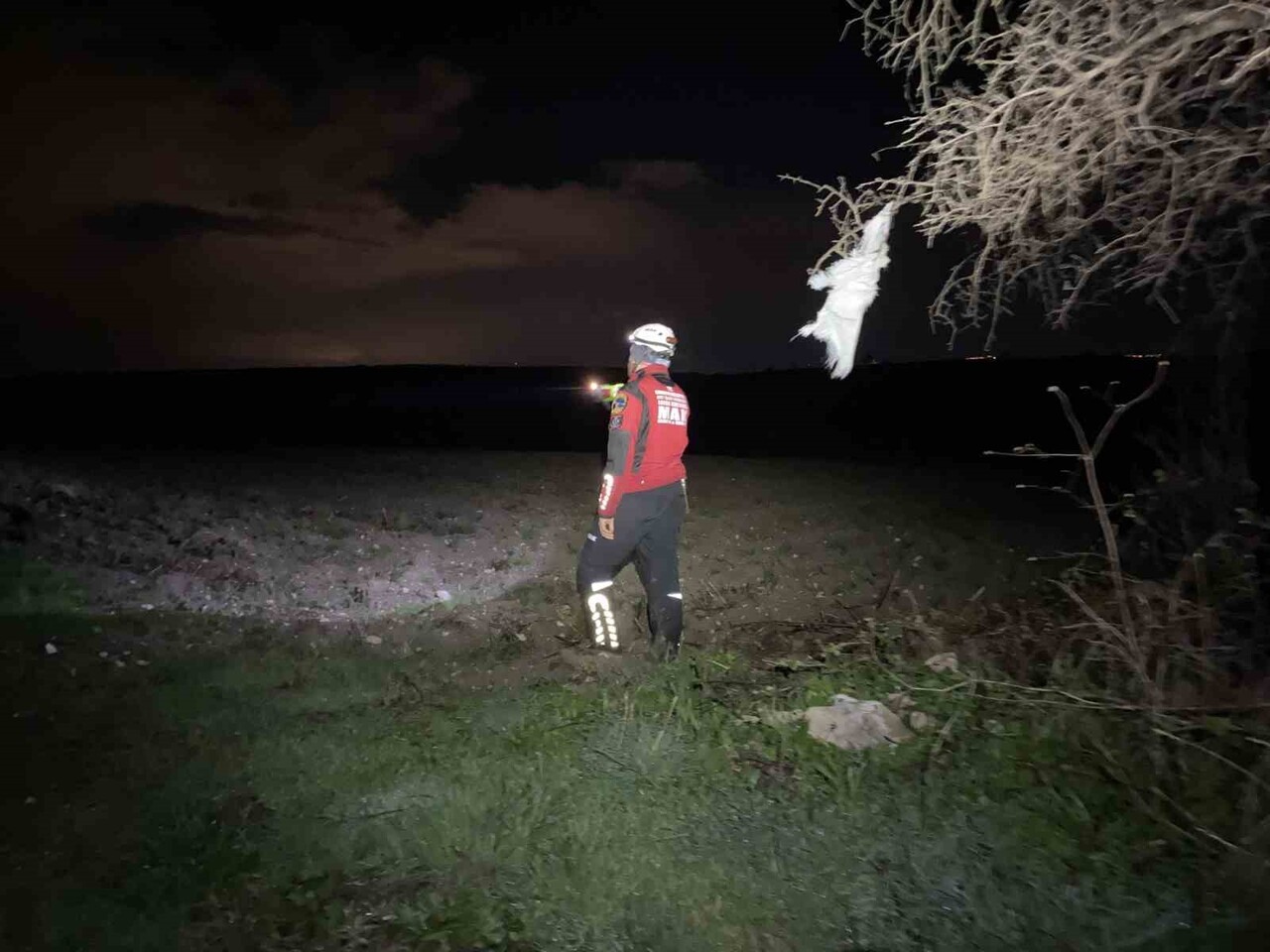 AFET KOORDİNASYON MERKEZİ KOORDİNESİNDE KAPSAMLI BİR ARAMA-KURTARMA ÇALIŞMASI YÜRÜTÜLÜYOR. BÖLGEDE...