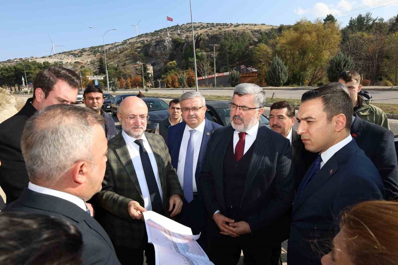 AFYONKARAHİSAR'IN DİNAR İLÇESİNDE AĞIR TONAJLI ARAÇLAR İÇİN KAÇIŞ RAMPASI YAPILMASI PROJESİ HAYATA...