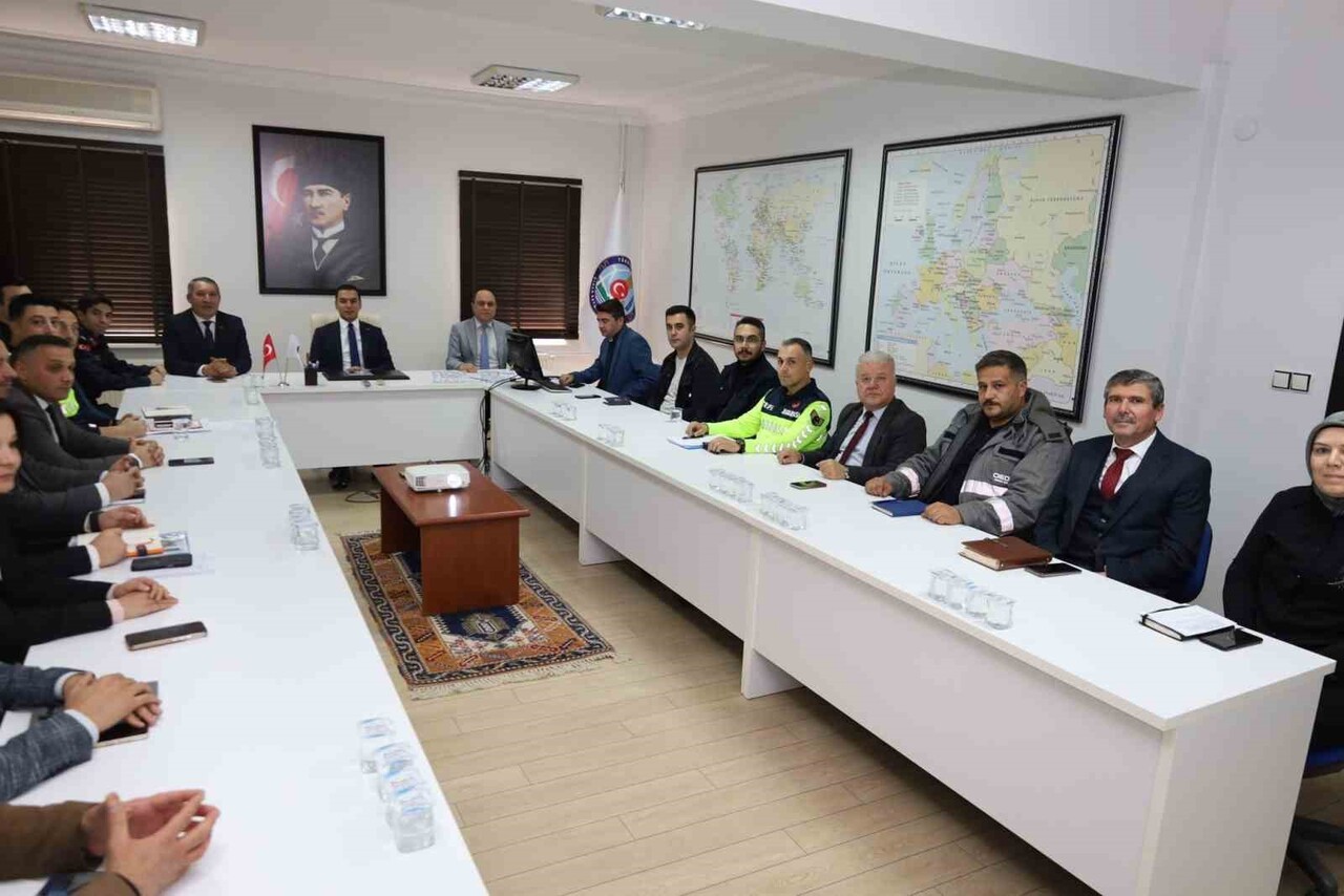 AFYONKARAHİSAR'IN DİNAR İLÇESİNDE AĞIR TONAJLI ARAÇLAR İÇİN KAÇIŞ RAMPASI YAPILMASI PROJESİ HAYATA...