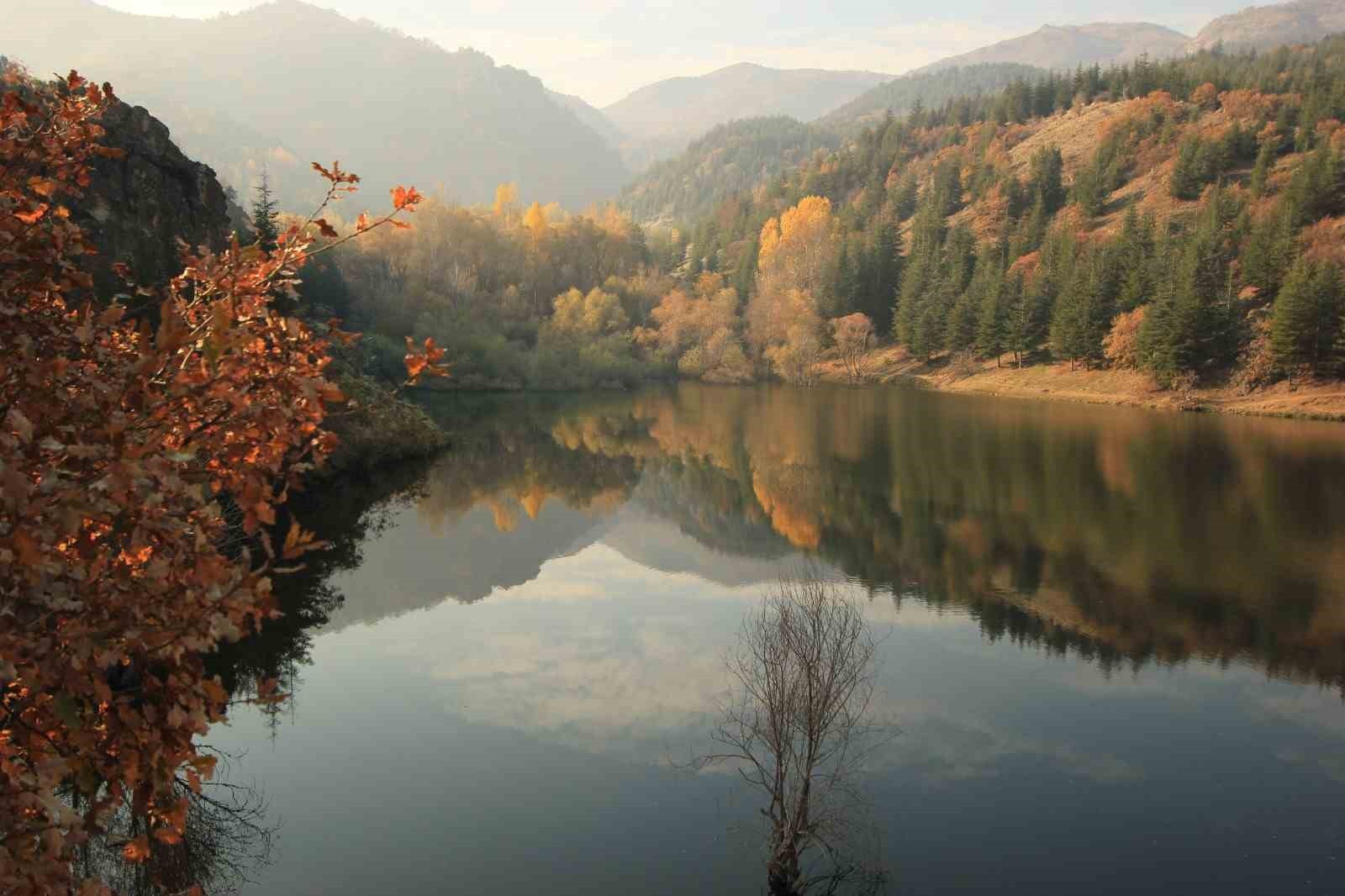 AFYONKARAHİSAR’DA SİS BULUTLARININ GÖKYÜZÜNE YÜKSELDİĞİ ANLAR GÖRSEL ŞÖLEN OLUŞTURDU.