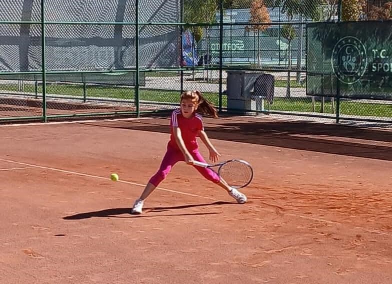 AFYONKARAHİSAR GENÇLİK VE SPOR İL MÜDÜRLÜĞÜ SPORCUSU HAFSA ZEHRA ÇINAR, TÜRKİYE TENİS FEDERASYONU...