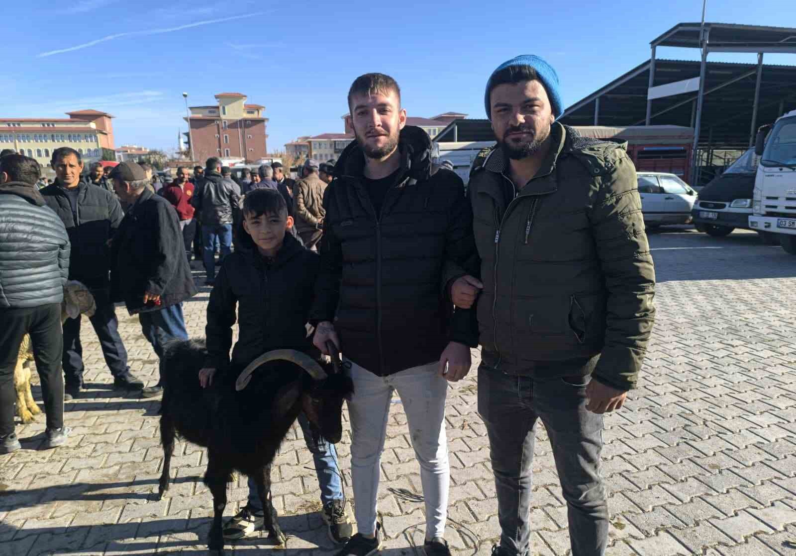 AFYONKARAHİSAR’IN ŞUHUT İLÇESİNDE KÜÇÜKBAŞ HAYVANLARDA GÖRÜLEN HASTALIKLAR NEDENİYLE KAPATILAN...