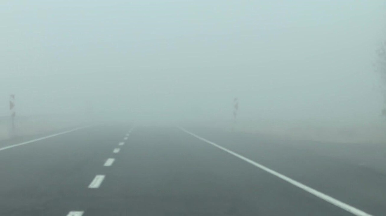 AĞRI'NIN PATNOS İLÇESİNDE SABAH SAATLERİNDE ETKİSİNİ ARTIRAN YOĞUN SİS, İLÇE GENELİNDE ULAŞIMI...