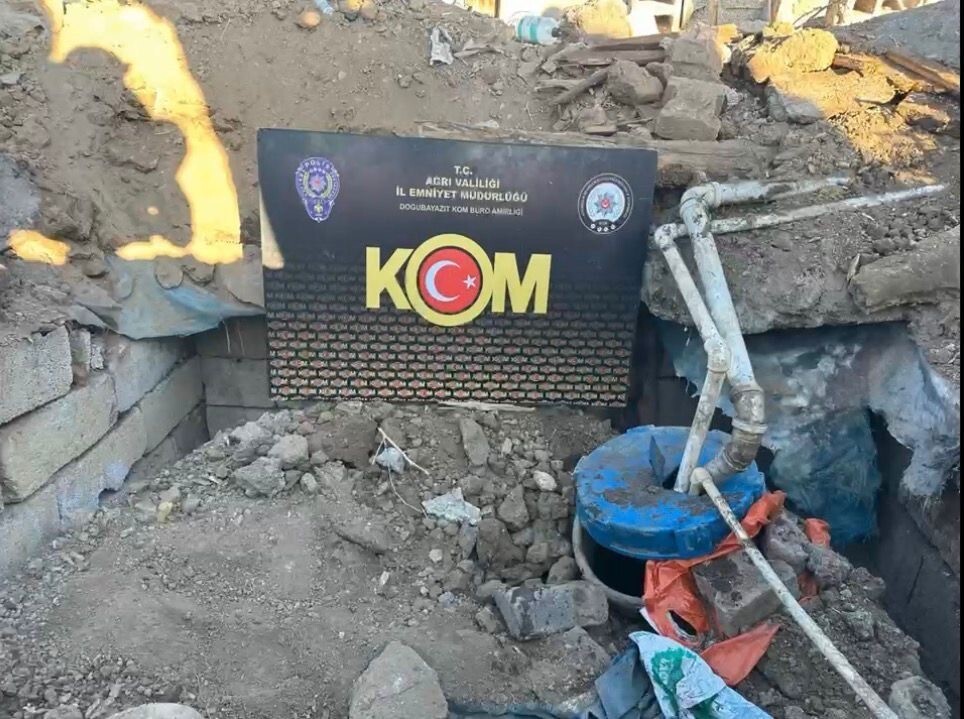 AĞRI’DA YER ALTINA GİZLENEN TANKTAN 3 BİN 562 LİTRE KAÇAK MOTORİN ÇIKTI