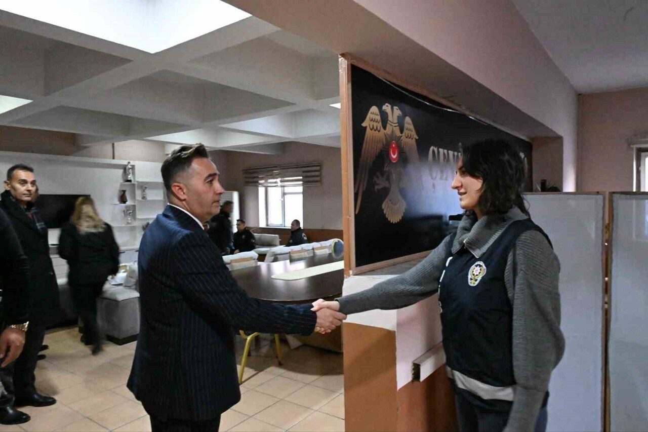 AĞRI İL EMNİYET MÜDÜRÜ GÖKSEL ÖNDER, ÇEVİK KUVVET ŞUBE MÜDÜRLÜĞÜNÜ ZİYARET EDEREK GÖREVLERİNİ...