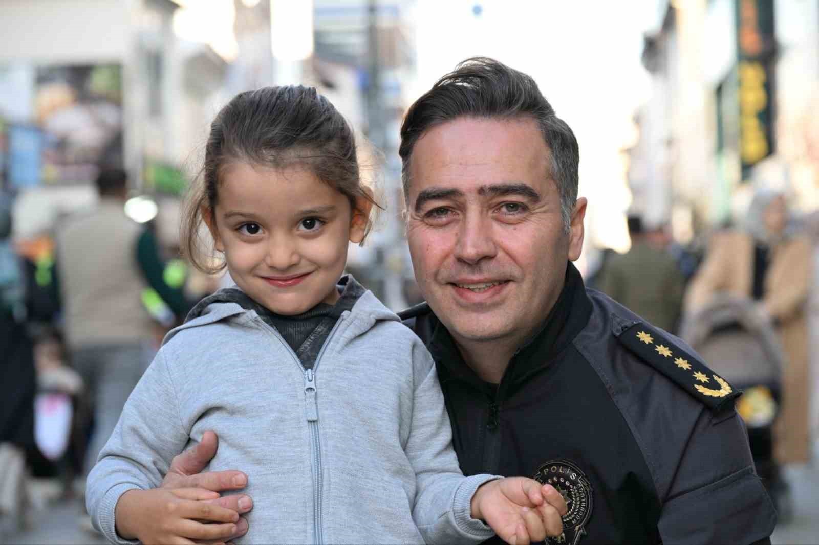 AĞRI İL EMNİYET MÜDÜRÜ GÖKSEL ÖNDER, KENT MERKEZİNDE ALINAN GÜVENLİK TEDBİRLERİNİ YERİNDE...