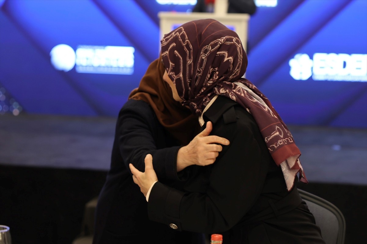 Aile ve Sosyal Hizmetler Bakanı Mahinur Özdemir Göktaş, Esnaf ve Sanatkarlar Derneği tarafından...