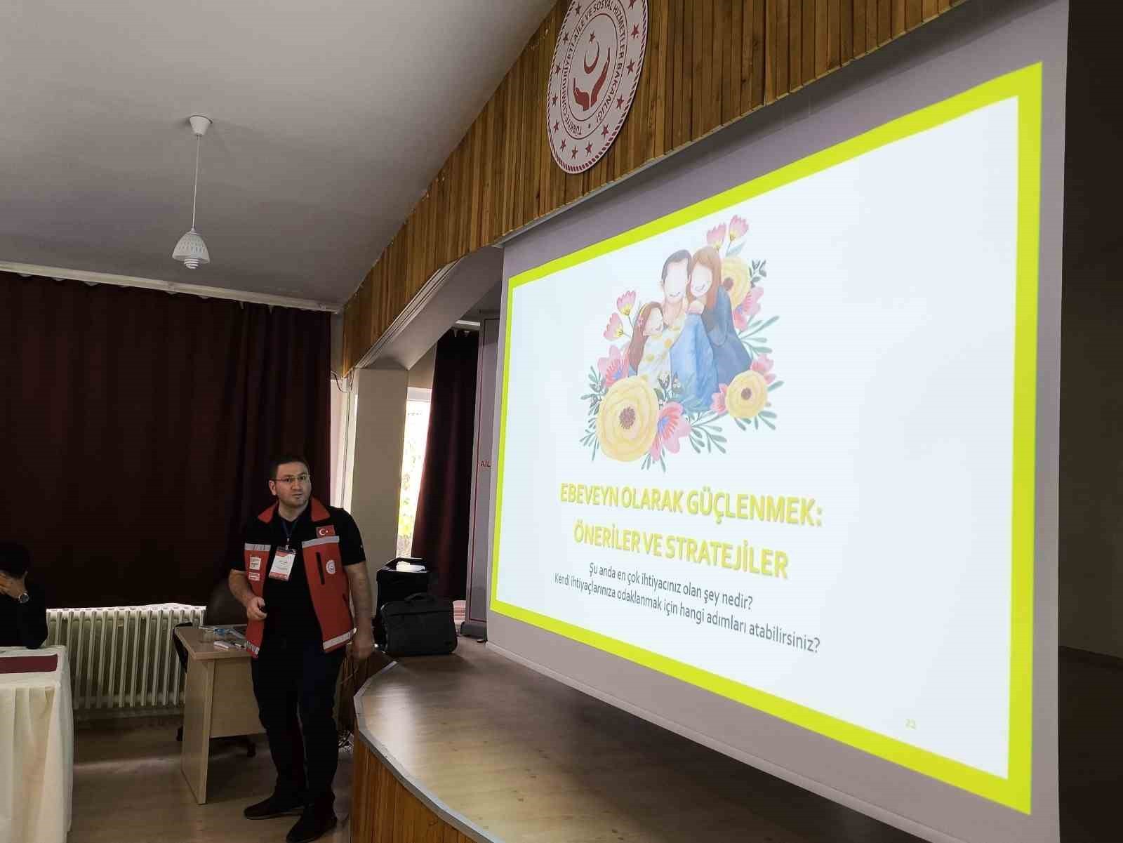 AİLE VE SOSYAL HİZMETLER BAKANLIĞI, AİLE KURUMUNU GÜÇLENDİRMEK VE ANNE BABALARI DESTEKLEMEK...