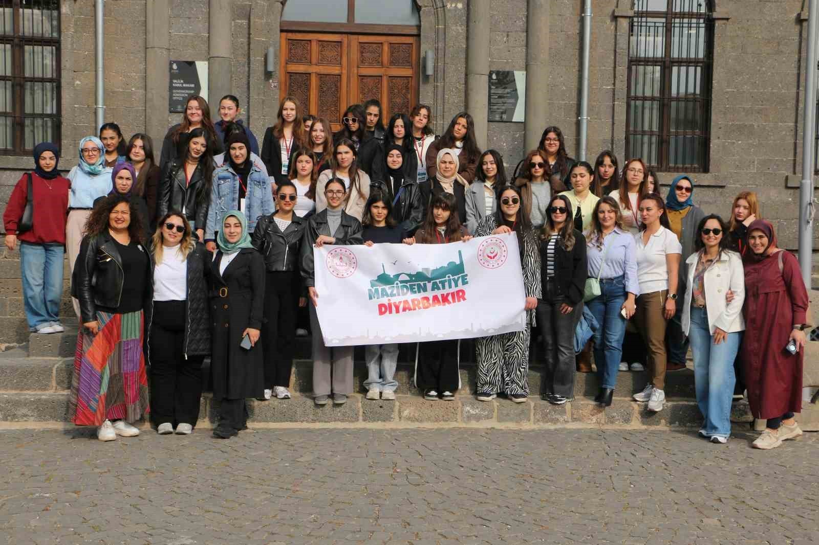 AİLE VE SOSYAL HİZMETLER BAKANLIĞI İLE MİLLİ EĞİTİM BAKANLIĞI İŞ BİRLİĞİYLE DÜZENLENEN “MAZİDEN...